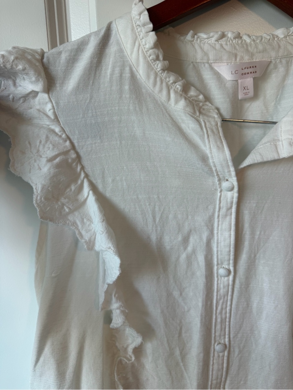 ⚡️LC Lauren Conrad Cream Ruffle Sleeveless Button-Front Top - Picture 6 of 6